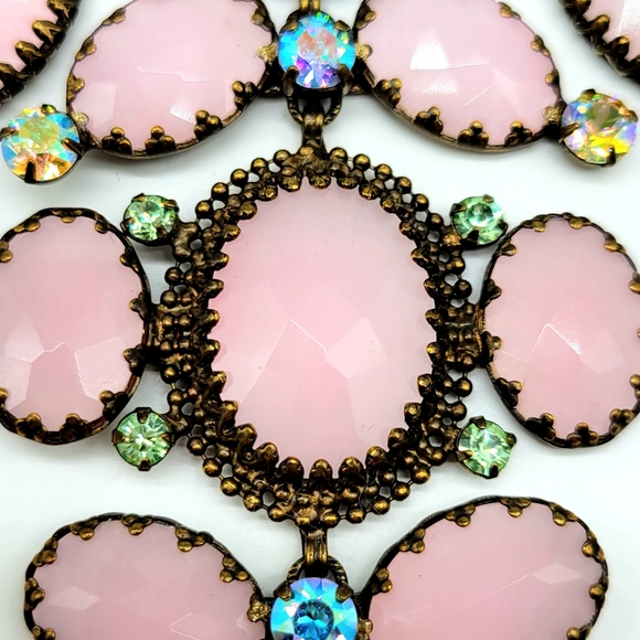 Sorrelli Rose Quartz + Aurora Borealis Swarovski Crystal Oval Statement Necklace - Picture 6 of 13